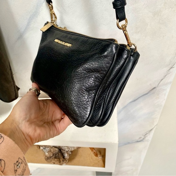 Michael KORS triple layer black leather cross body bag w gold & build in wallet - Picture 5 of 16